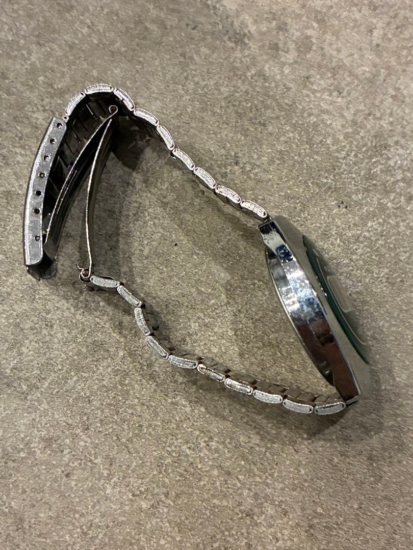 お値下げ　FUTURE デジタル腕時計 クォーツ シルバーカラー — image 5