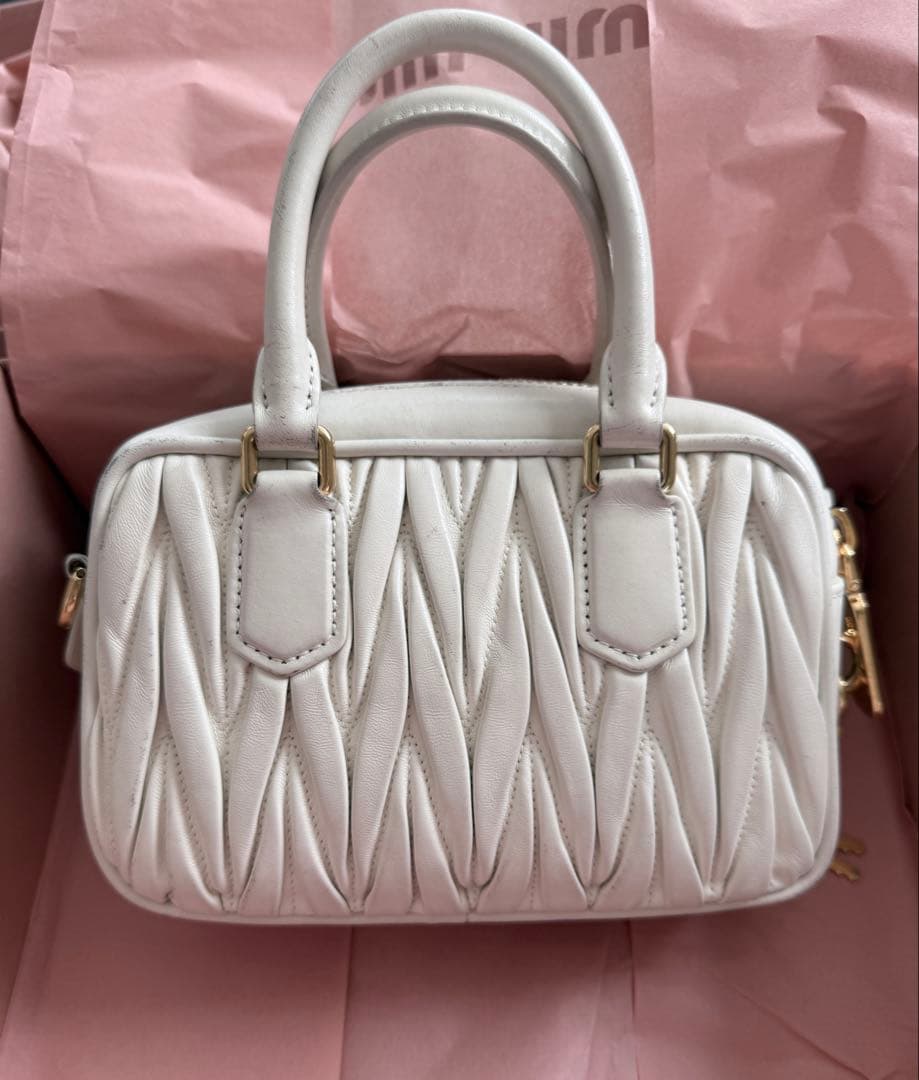 miumiu アルカディ マテラッセレザー ハンド ショルダー バッグ ホワイト — image 2