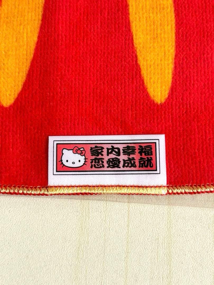 【値下！新品未使用未開封】キティだるま型ミニタオルハンカチ — image 4