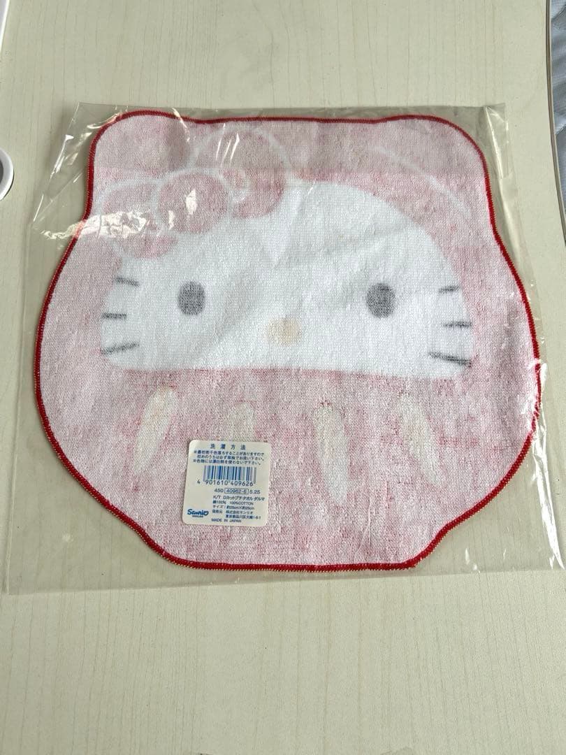 【値下！新品未使用未開封】キティだるま型ミニタオルハンカチ — image 5