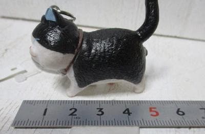新品/猫　ネコキーホルダー　白黒/八割れ — image 2