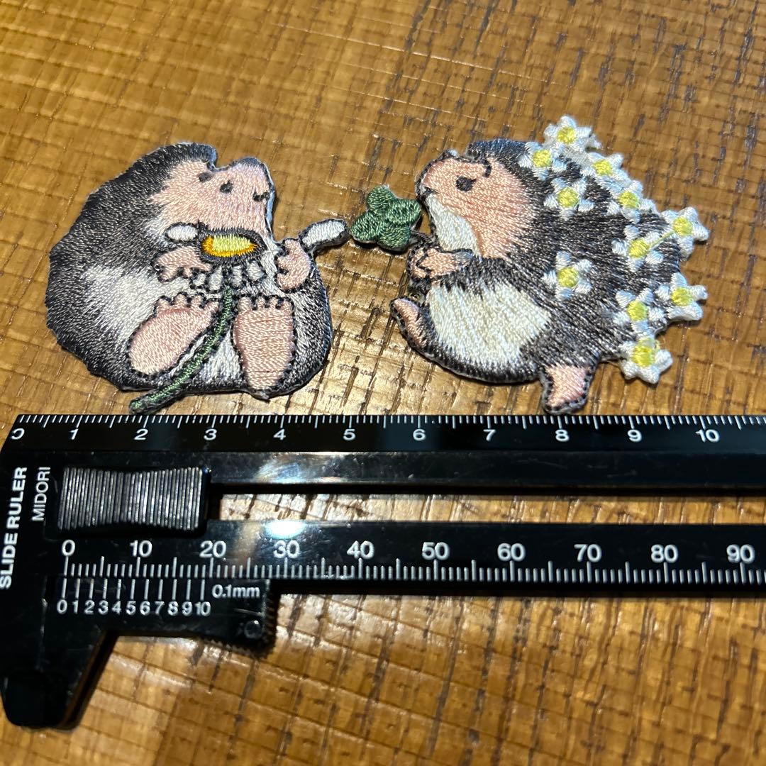 ハリネズミの刺繍パッチ 2枚セット — image 2