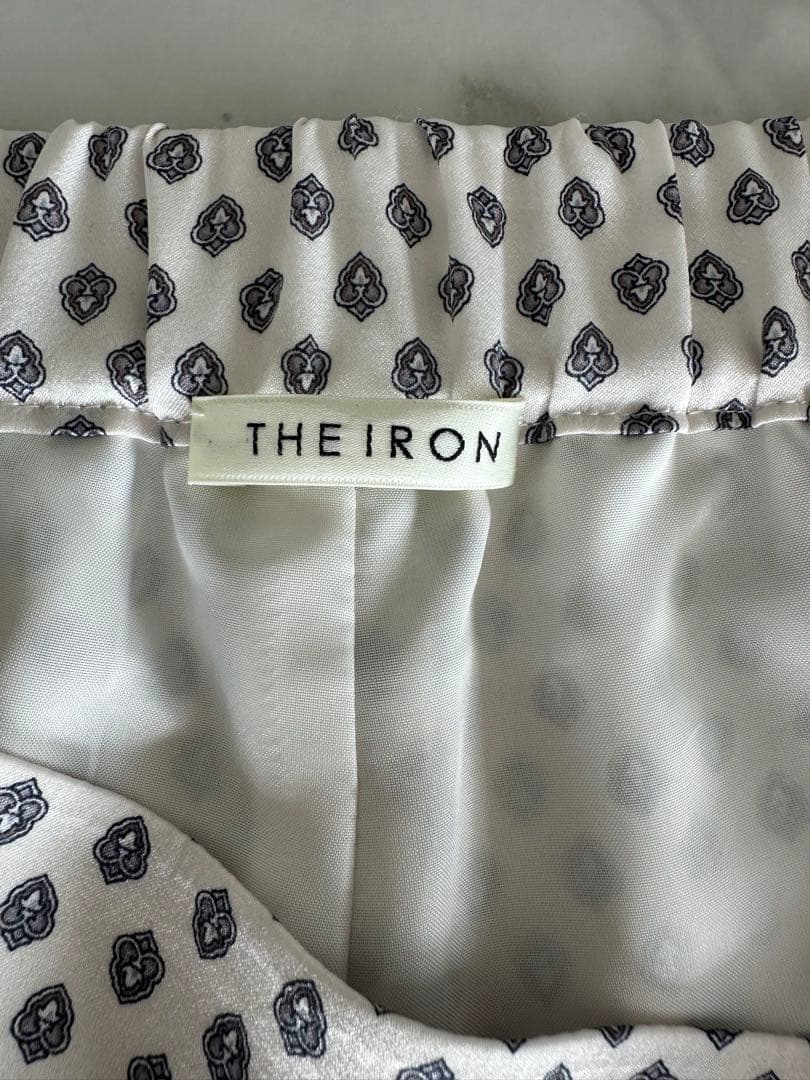 THE IRON フレアパンツ　ホワイト/ブラック — image 2