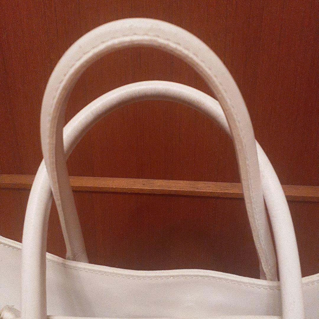 サマンサタバサ ホワイトレザー ハンドバッグ　カバー付き — image 3