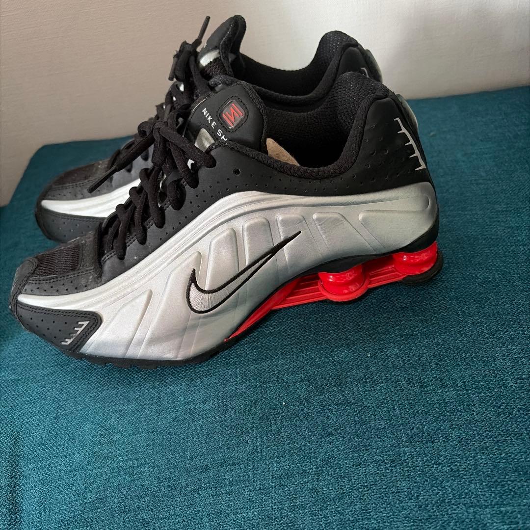 NIKE Shox R4 Black Silver Red 25.5cm — image 5