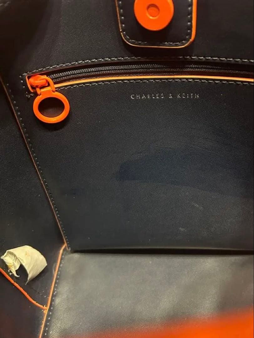 CHARLES & KEITH ネイビー×オレンジ ハンドバッグ　保管袋付き — image 4