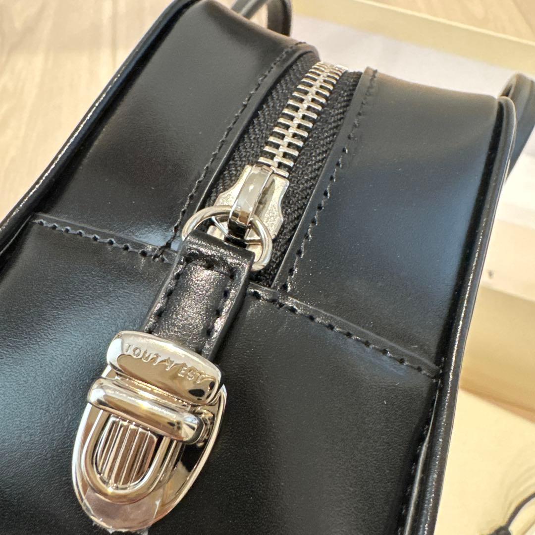 TOUT Y EST Sac Loquet Mini ハンドバッグ ブラック — image 2