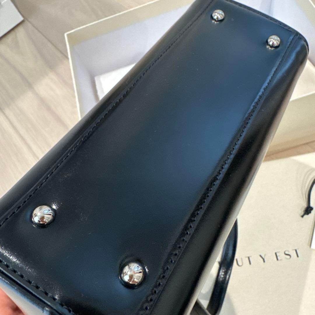 TOUT Y EST Sac Loquet Mini ハンドバッグ ブラック — image 3