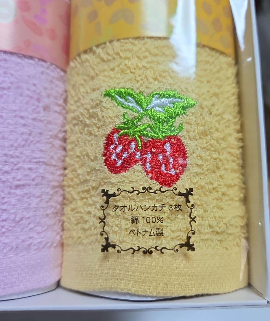 Berry Berries タオルハンカチ 3枚セット — image 3