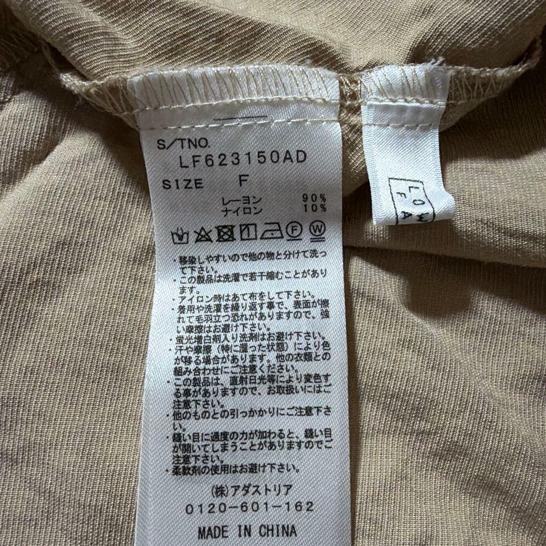 ベージュ色 長袖シャツ ボタン付き — image 4