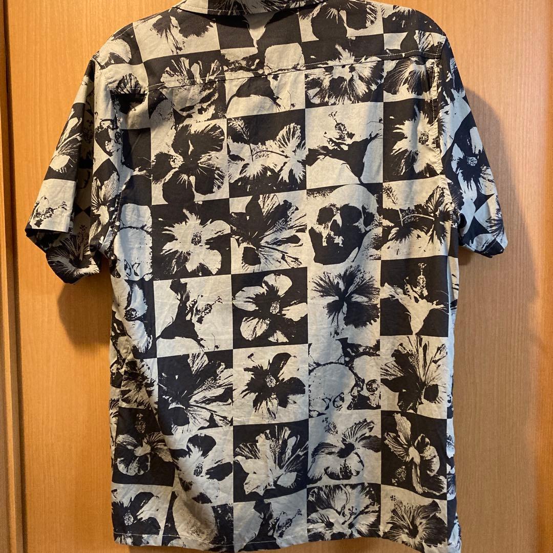 BILLABONG ビラボン　デザイン半袖シャツ Mサイズ — image 2