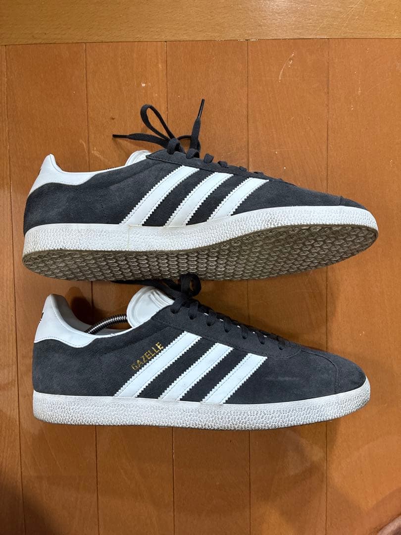 adidas Gazelle ダークグレー スエード スニーカー — image 3