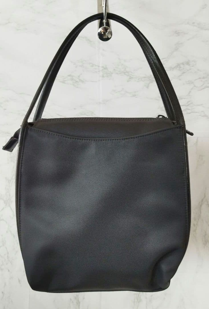 【美品】GUESS ゲス ハンドバッグ　小さめ — image 2
