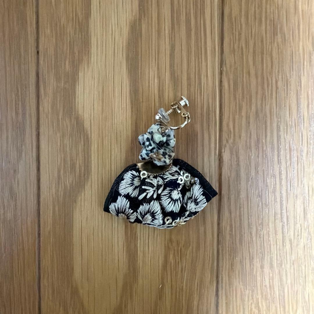 イヤリング　刺繍　ネジ式 — image 2