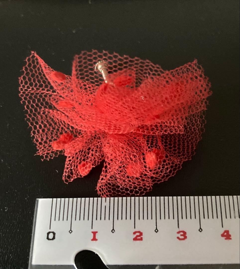 レッド チュール フラワー イヤリング — image 5