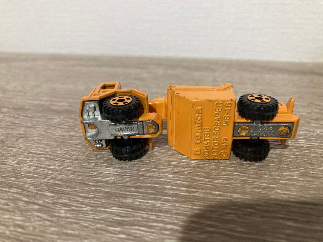 トミカ No.32 小松 モータスクレーパ WS16 — image 2