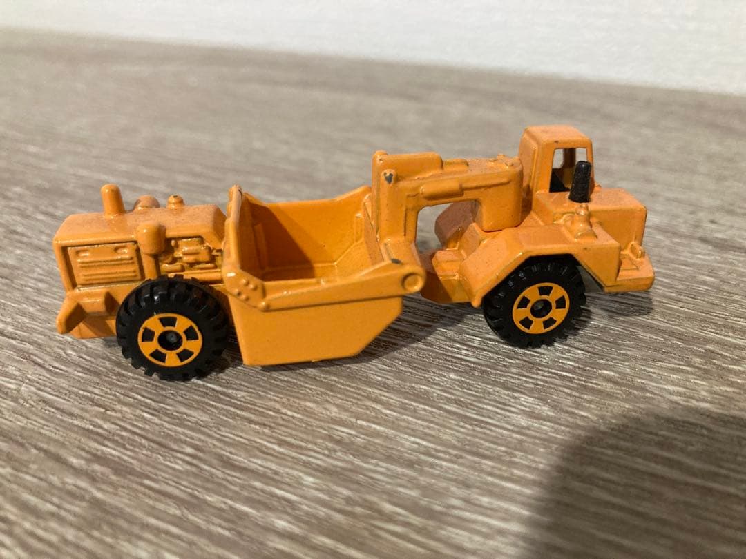 トミカ No.32 小松 モータスクレーパ WS16 — image 4