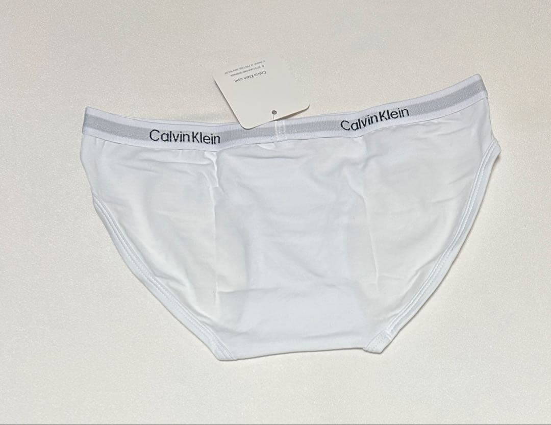 白色Mサイズショーツ　カルバンクライン レディース 下着 — image 3