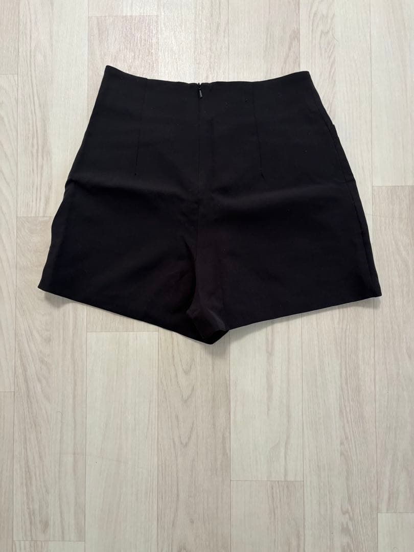 黒 ショートパンツ ウエストファスナー付き — image 2