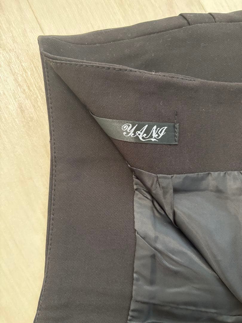 黒 ショートパンツ ウエストファスナー付き — image 4