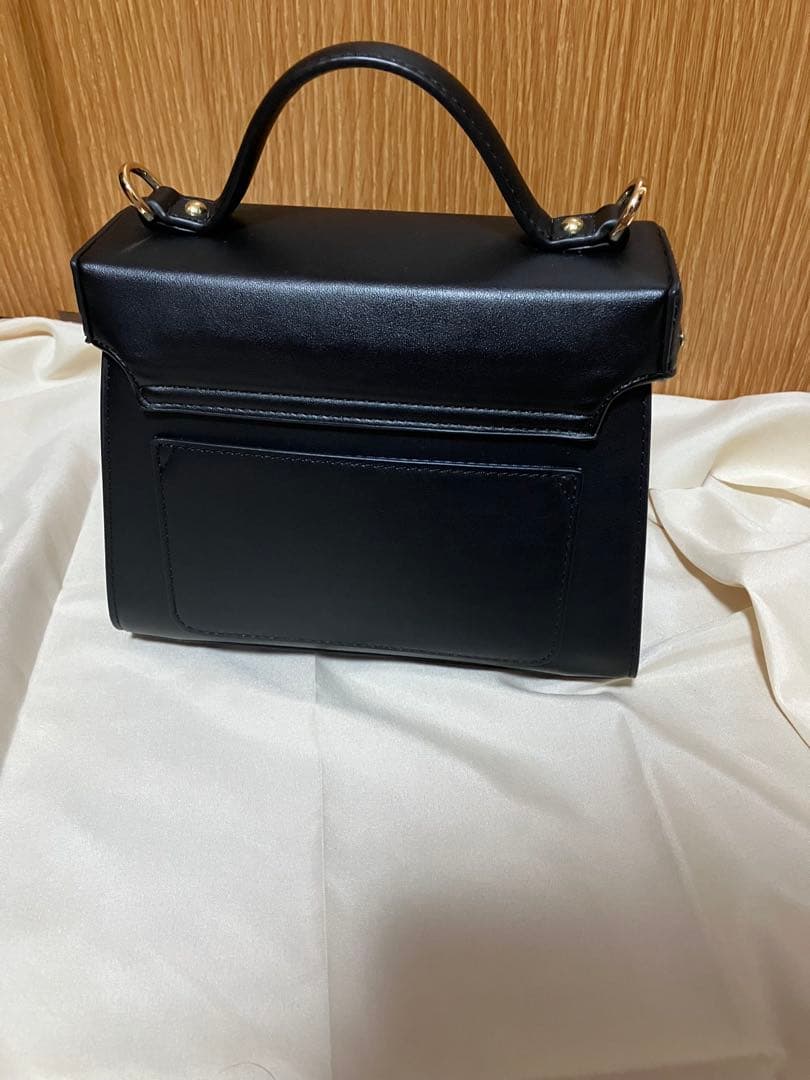【週末価格】DIANAスタッズビジュー バッグ — image 4