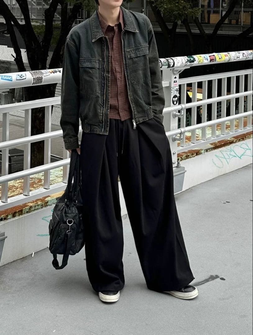 【chikashitsu+】 ダブルタックバルーンスウェットパンツ　ブラック — image 2