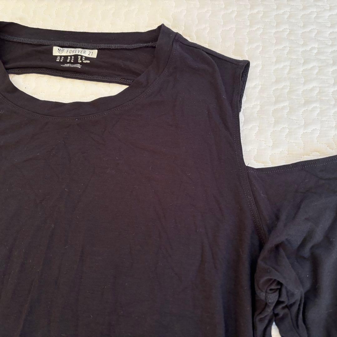 【新品タグ付きM】フォーエバー21オープンショルダー長袖Tシャツ　ヨガピラティス — image 2