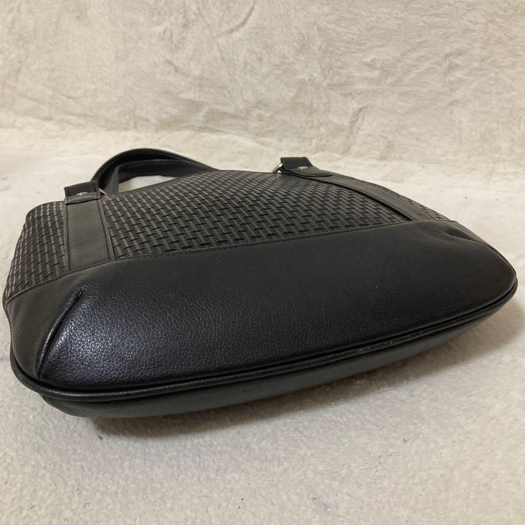 極美品 印傳屋 インデンヤ　トートバッグ　ハンドバッグ 総柄 漆塗り 黒 — image 4