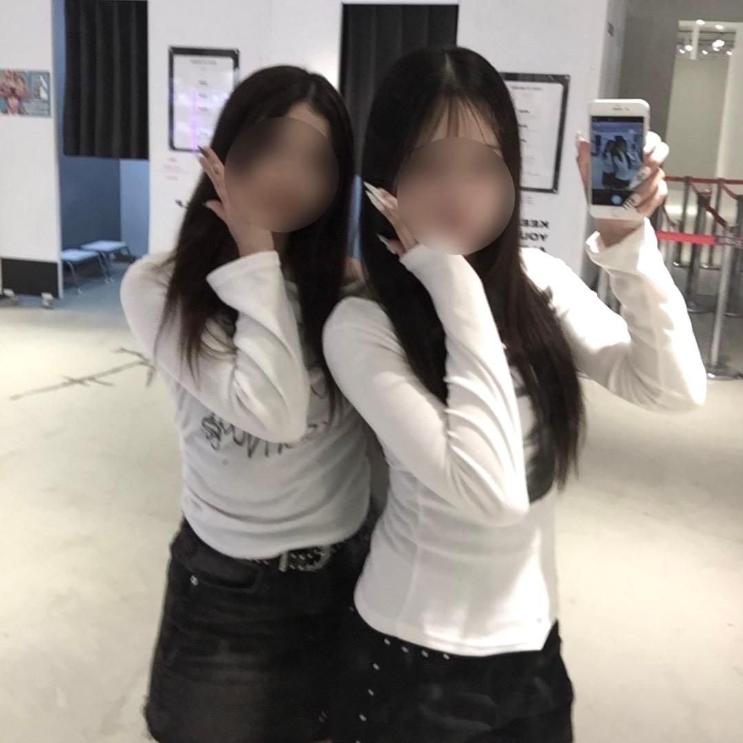 amood 長袖カットソー ホワイト ブラック プリント — image 3