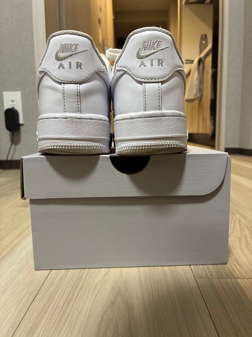 NIKE AIR FORCE 1 ホワイト スニーカー — image 2