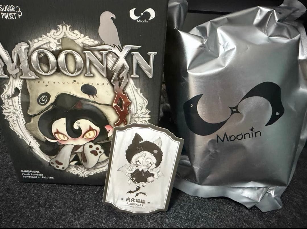 Moonin ムーニン 夜の帳が下りる Albino bat 蝙蝠 白化蝙蝠 — image 2