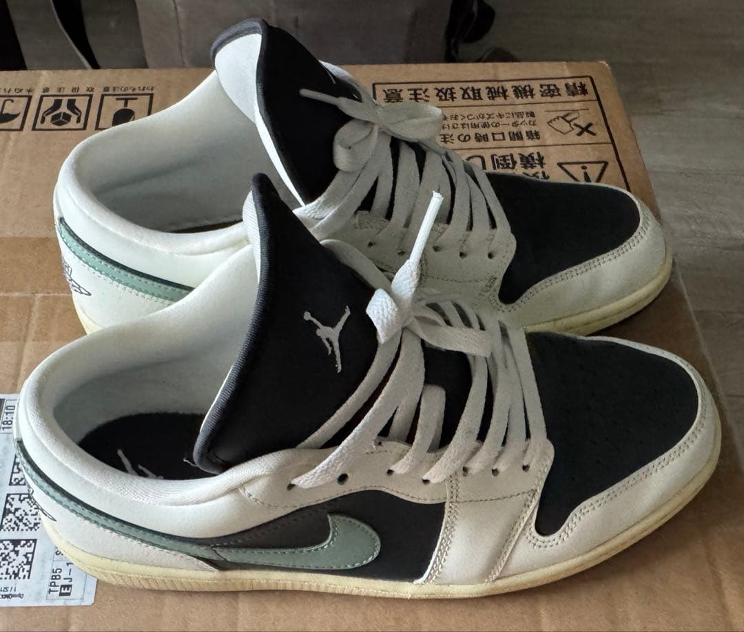 Nike Air Jordan 1 Low Jade Smoke — image 3