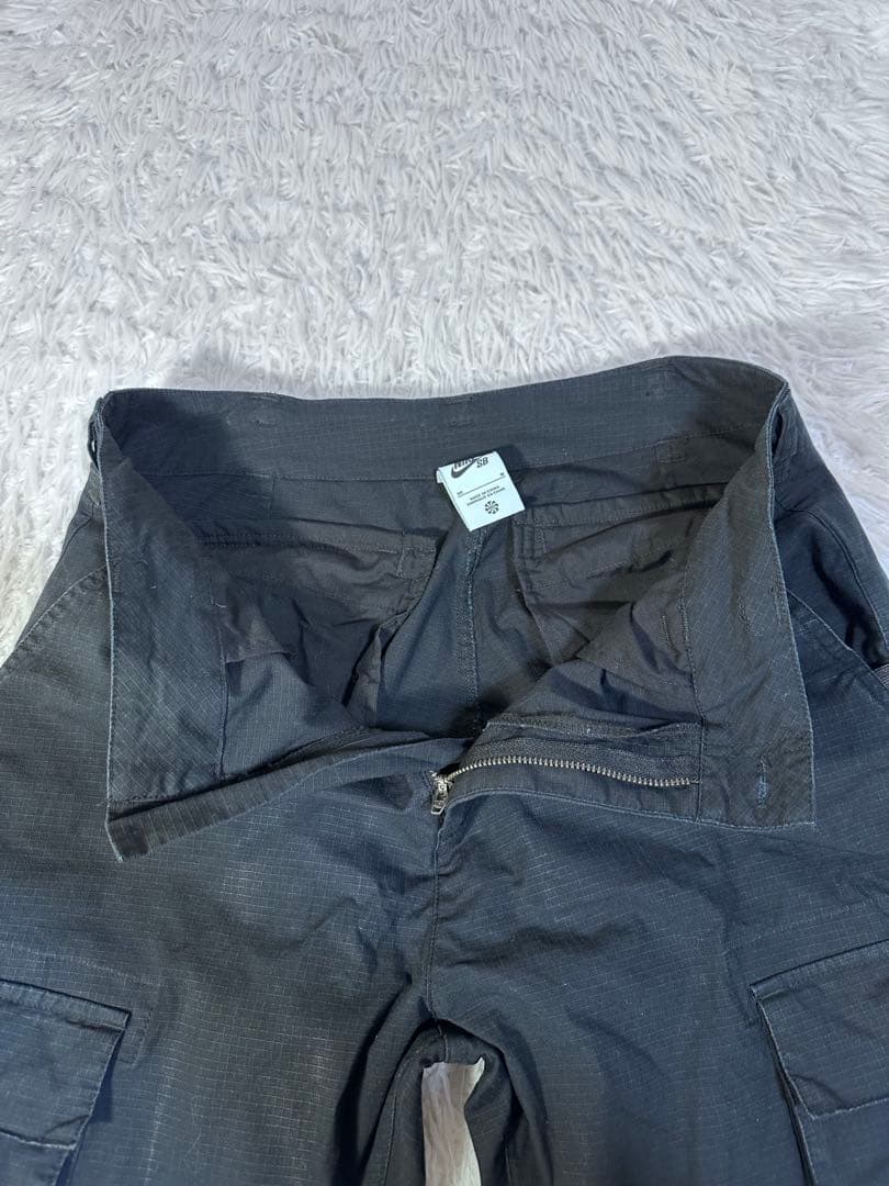 美品 NIKE SB ナイキエスビー カーゴパンツ 黒 M — image 3