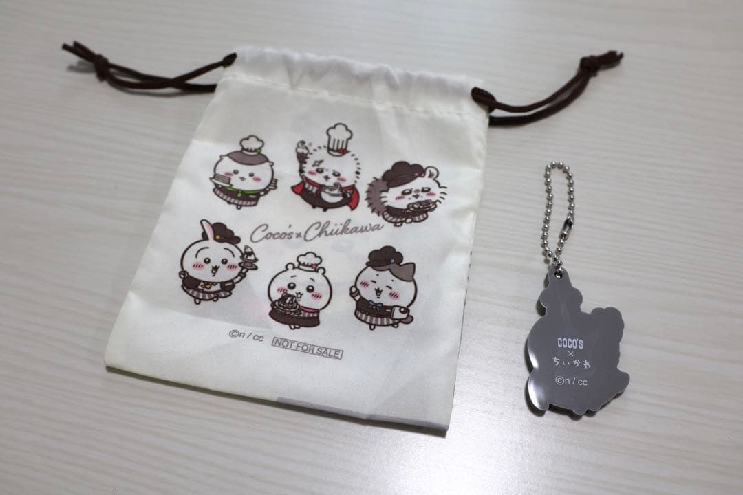 ちいかわ ココス コラボ ラッコ 巾着 ラバーキーホルダー — image 2