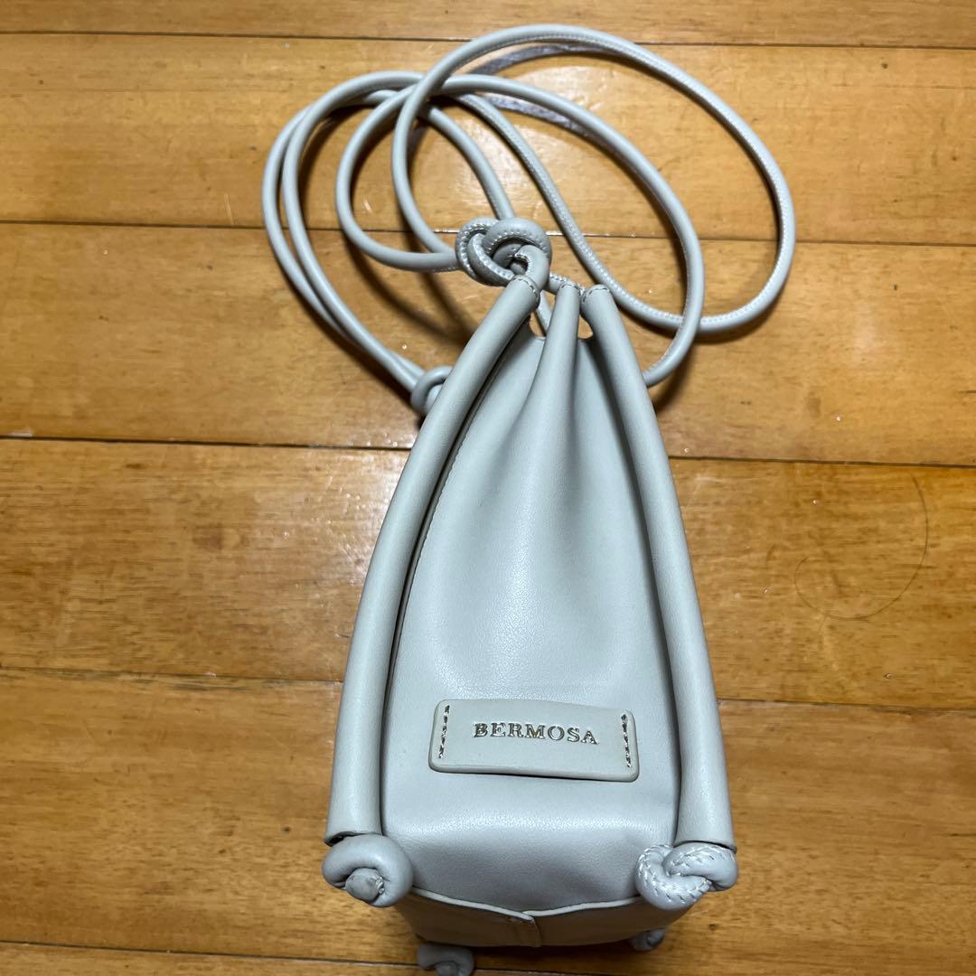 BERMOSA ノットデザイン ショルダーバッグ ライトグレー — image 3