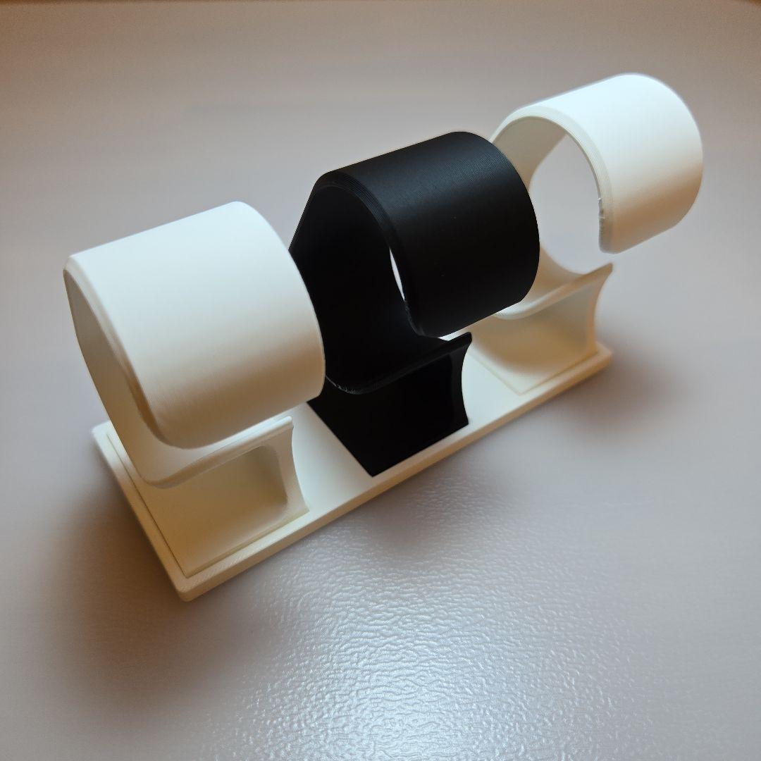 【2白い + 1黒】プラスチック製時計スタンド 3個 — image 2