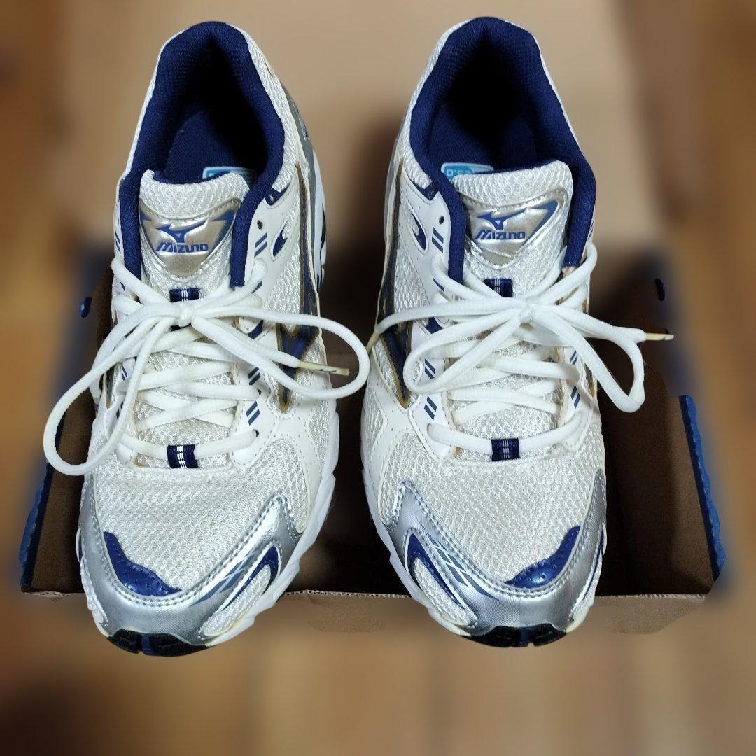 MIZUNO スニーカー ホワイト ネイビー — image 3