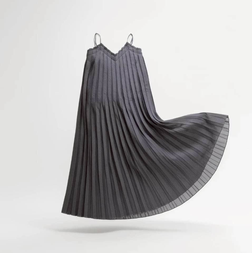 新品タグ付 ZARA プリーツキャミワンピース　マキシ丈 大きめXL 黒 — image 4