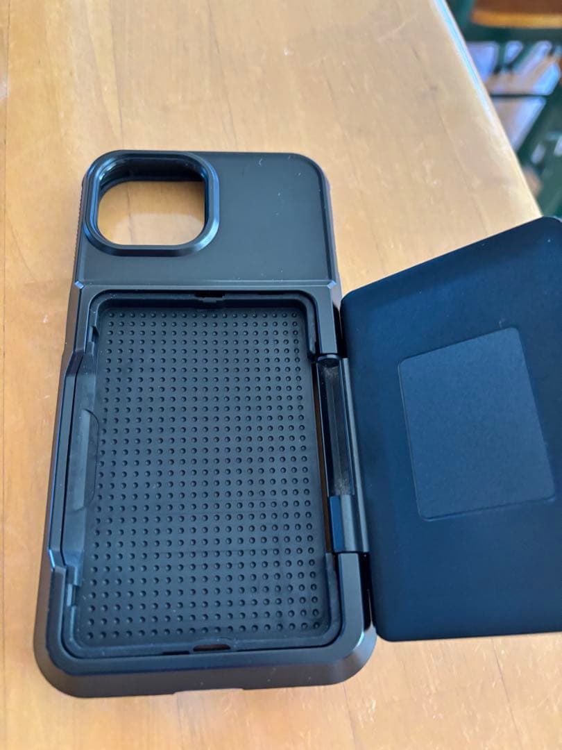 ブラック iPhone15ケース カードスロット付き — image 2