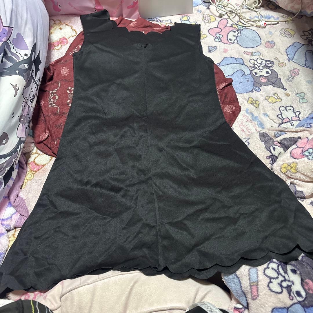黒ノースリーブひざ丈ワンピース — image 2