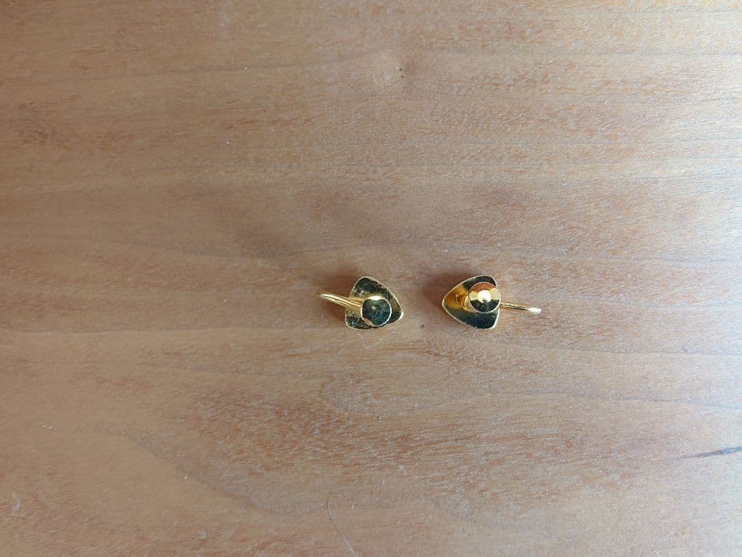 昭和レトロ ゴールド系イヤリング — image 3