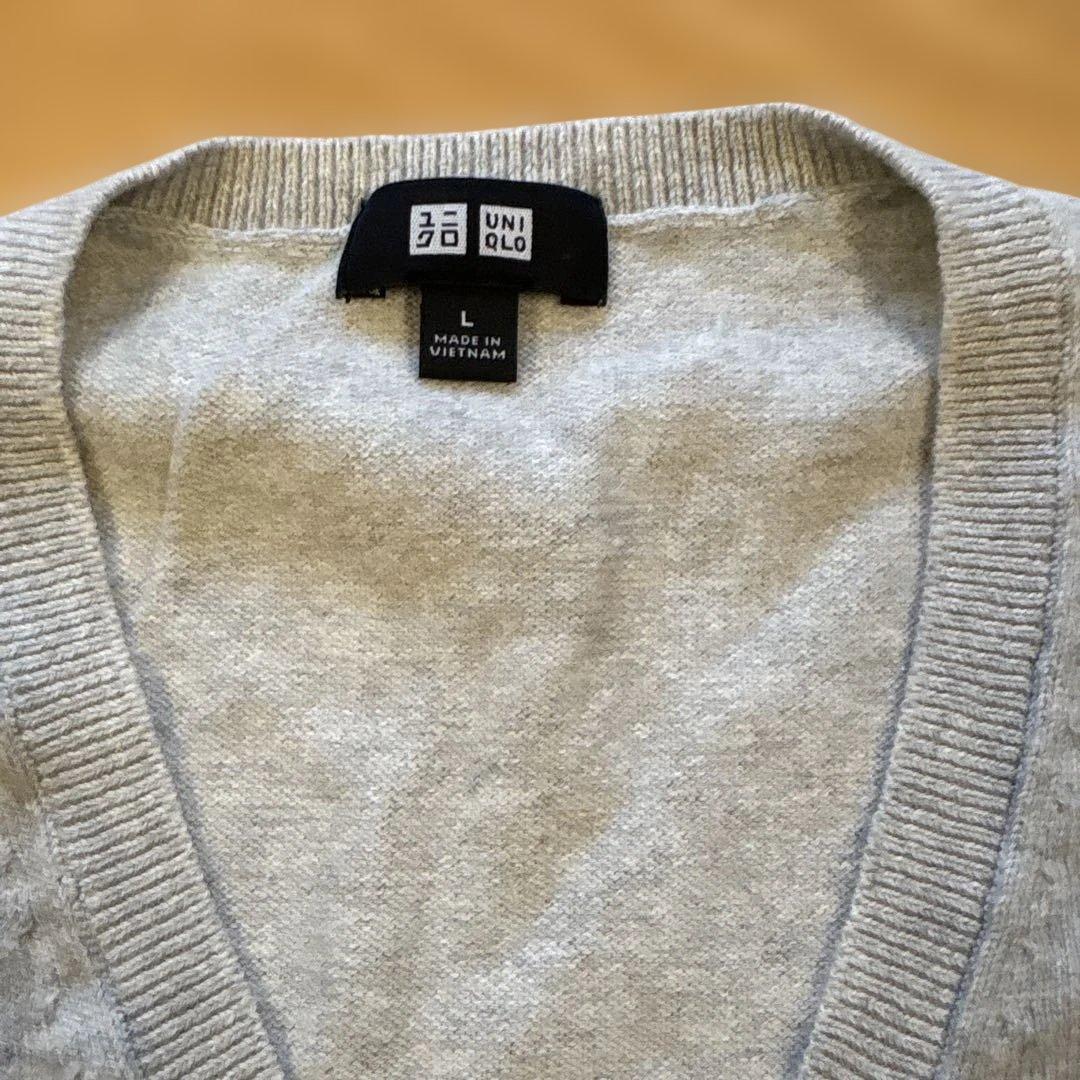 UNIQLO Vネックニット ライトグレー Lサイズ — image 2