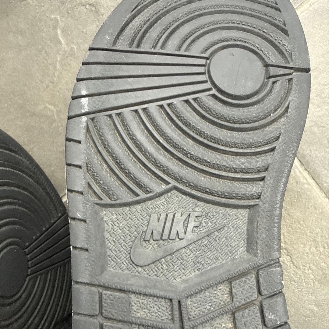 NIKEジョーダン1ボルトゴールド — image 3