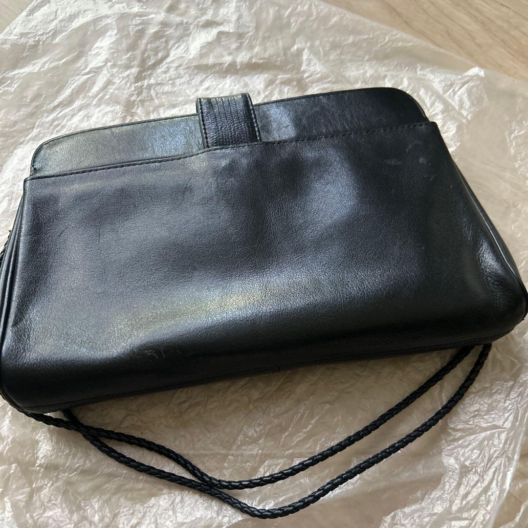 ブラック レザー ショルダーバッグ — image 3