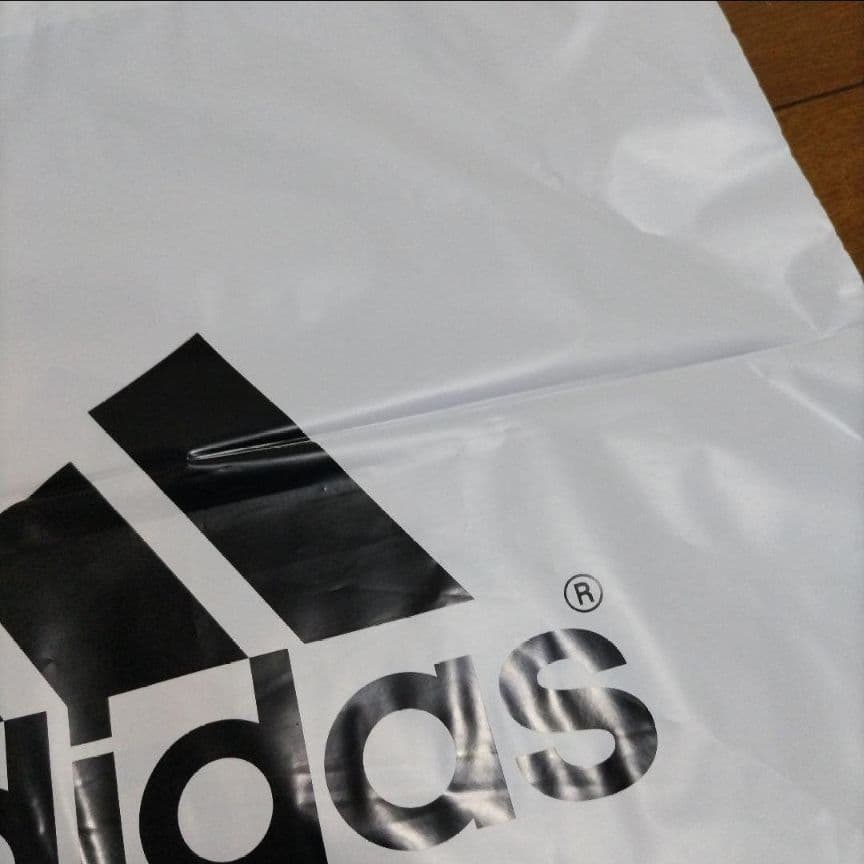 adidas ビッグロゴ　ショッピングビニール袋 シワあり — image 5