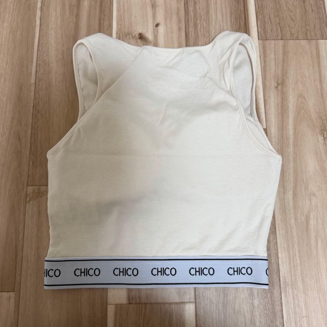 chico パット付き裾ロゴタンク — image 2