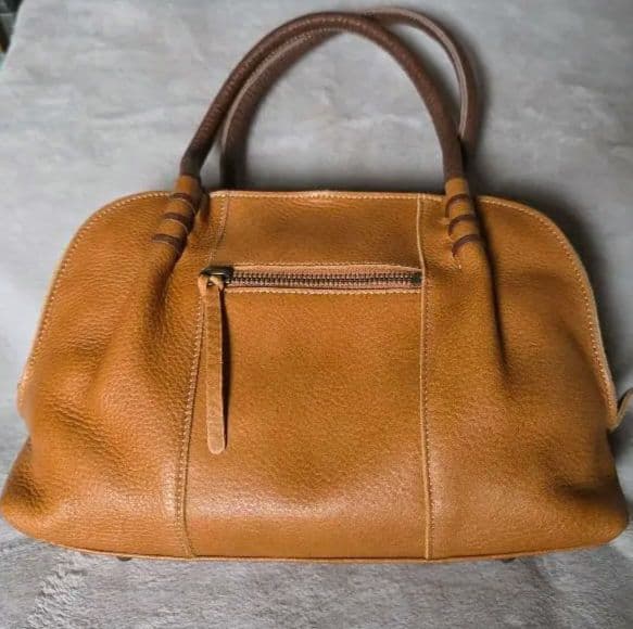 【新品】本革製 ボストンバッグ 花柄チャーム付き 軽量 — image 2