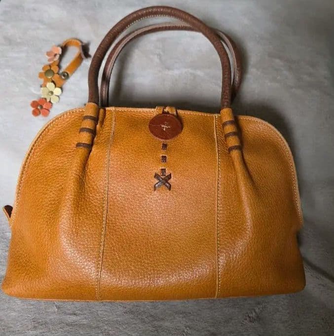 【新品】本革製 ボストンバッグ 花柄チャーム付き 軽量 — image 4