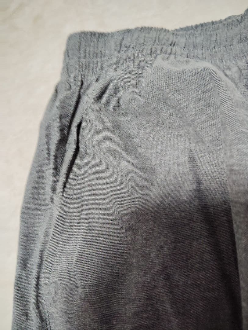 グレー ストレートパンツ ゴムウエスト — image 3