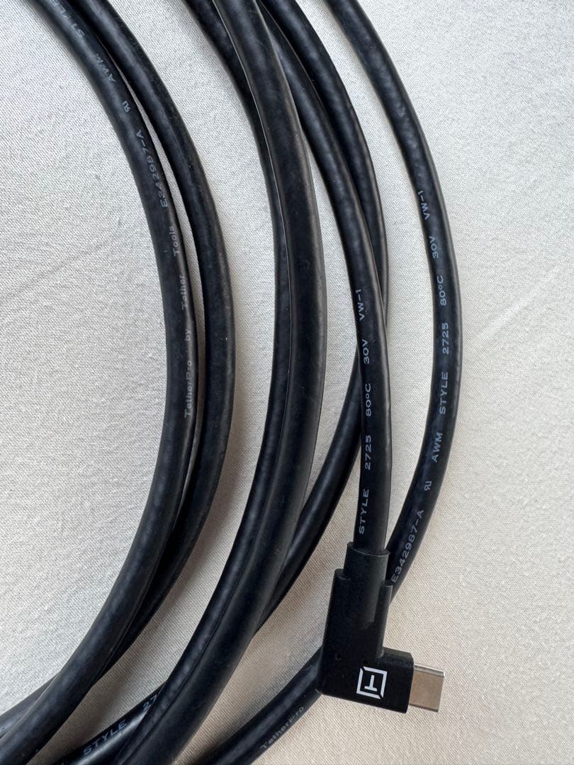 テザープロ USB-C to USB-C ライト アングル ブラック — image 3